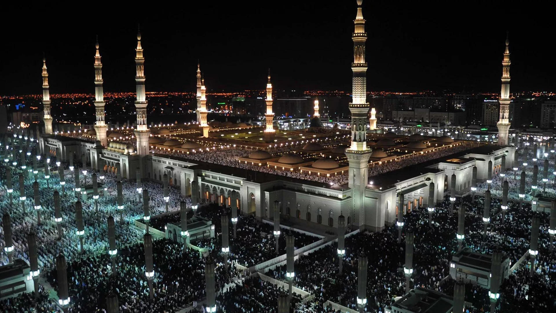 قيام القوات الخاصة لأمن المسجد النبوي في المملكة العربية السعودية بضبط شخص يتحدث بمحتوى يمس القيم الدينية واتخاذ الإجراءات اللازمة بحقه