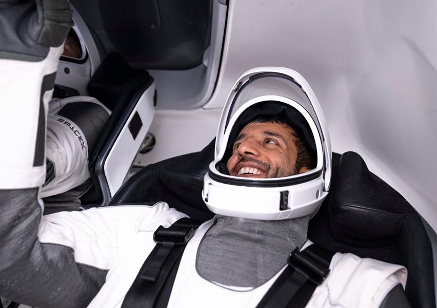 قيام رائد الفضاء الإماراتي سلطان النيادي بعد قليل بالرحلة الفضائية الأطول إلى محطة الفضاء الدولية