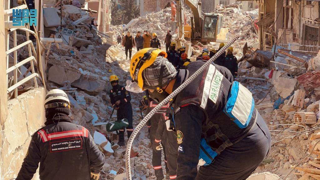 مؤهلات فريق البحث والإنقاذ السعودي وخبراته لمساعدة المتضررين في زلزال سوريا وتركيا