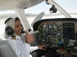 تحقيق امرأة سعودية حلمها ونجاحها بعملها مساعد كابتن طيار