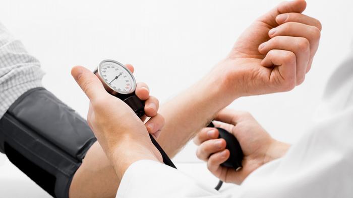 إطلاق وزارة الصحة يوم أمس الثلاثاء حملة توعوية عن مرض ارتفاع ضغط الدم وعن مسبباته وكيفية الوقاية منه