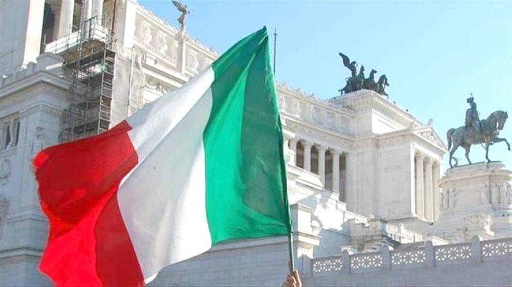فرض بعض الغرامات على الإيطاليين الذين يقومون باستخدام اللغة الإنجليزية بدلاً من اللغة الإيطالية
