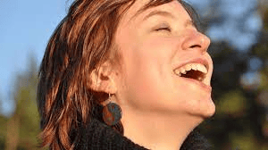 تأثيرات الضحك الإيجابية على جسم الإنسان حسب دراسة كبير الأطباء النفسيين لموسكو غيورغي كوستيوك