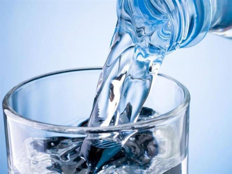 تأكيد وزارة الصحة على أهمية شرب الماء والسوائل بين فترتي الإفطار والسحور لتعويض الجفاف