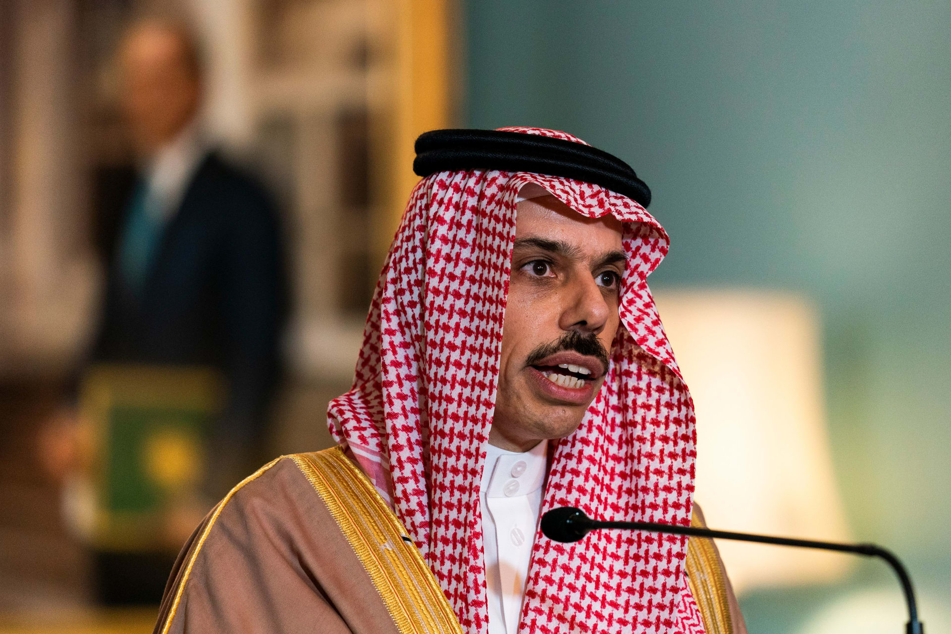الأمير فيصل بن فرحان وزير الخارجية السعودي يشارك باجتماع مجموعة الاتصال بشأن السودان