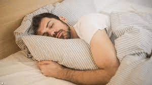 أضرار النوم أقل من ثماني ساعات والنوم المفرط وبعض العادات المتعلقة بالنوم والتي يجب تجنبها